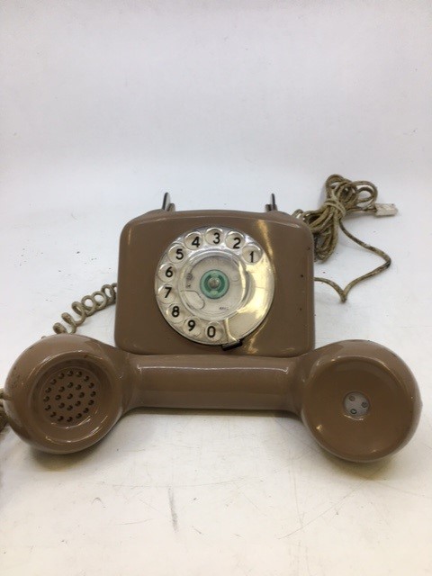 A vintage telephone (776, EET 81/1) (PO, AUTHRISED RELEASE, 21034) - Image 2 of 4