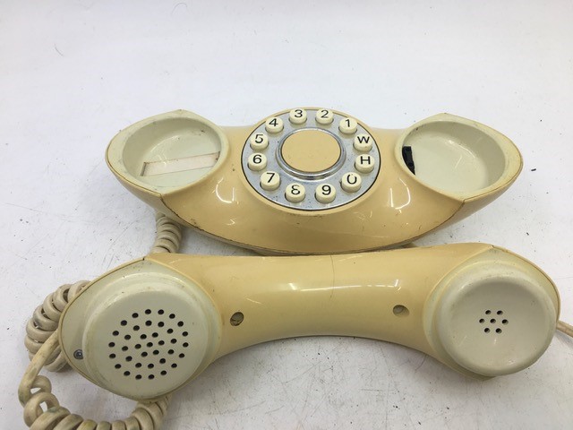 A vintage white telephone - Image 2 of 2