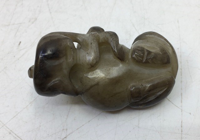 A  Chinese carved jade figure - Image 4 of 4