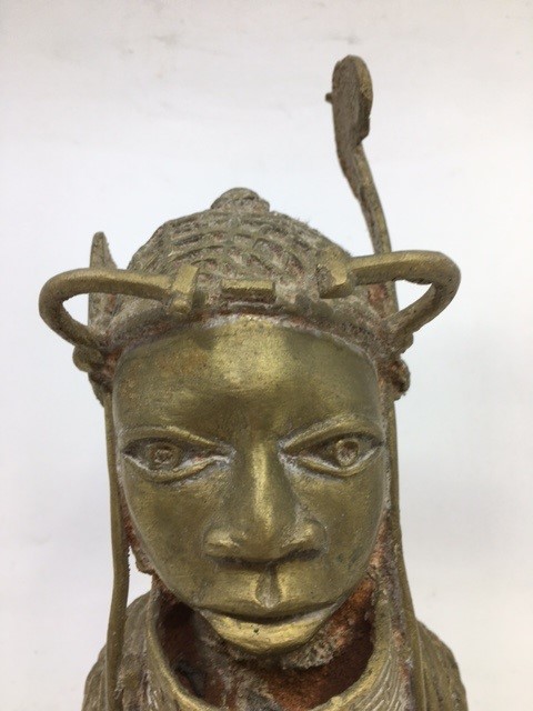 A late 20th century Benin style bronze figure. H:26.5cm (a/f) - Image 2 of 5
