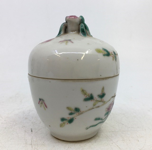 A small Qing dynasty  Chinese Famille  rose  porcelain pot - Image 2 of 6