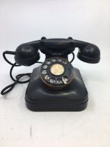 A vintage bell telephone (上活)
