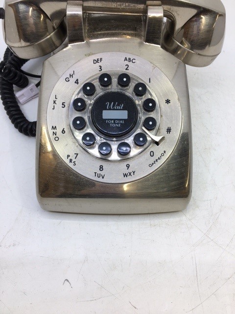 A vintage silver-coloured bell telephone - Image 2 of 4