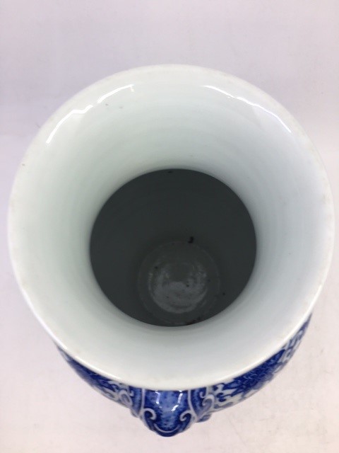 A Chinese blue and white twin-handled Zun vase, height 23.8cm, together with a stand.  Condition - Image 3 of 8