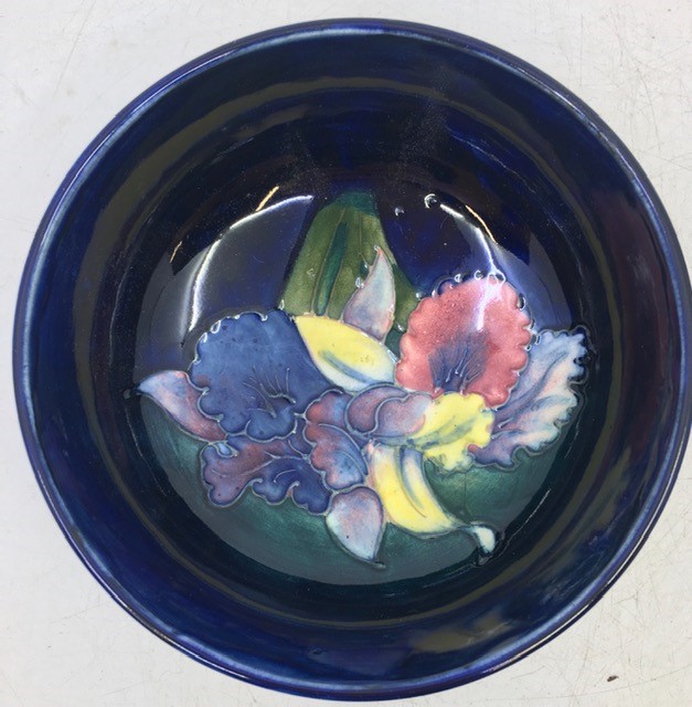 A collection of 20th cent Moorcroft pottery  bowls. Diameter: 13.5cm (largest) - Image 3 of 7