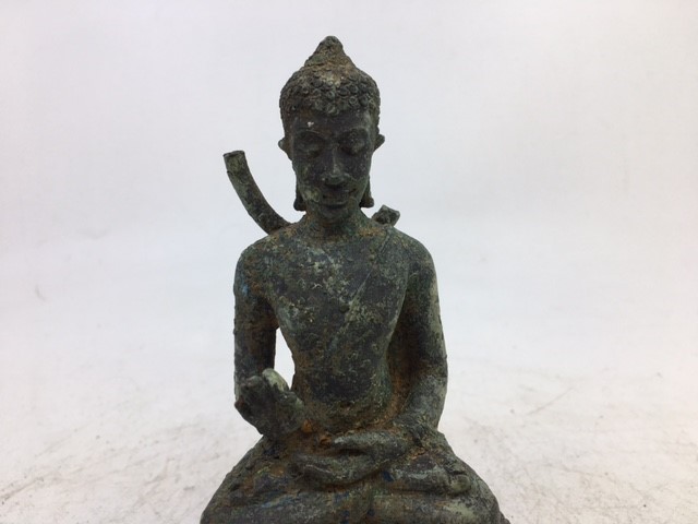 A Chinese bronze figure of Buddha, H:12.5cm (a/f) - Image 2 of 6