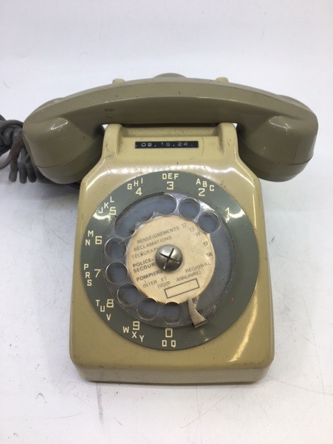 A vintage green bell telephone, (CTD PARIS, PROPAITE DE L'ETAT PTT, 135169)