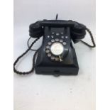 A vintage black bell telephone, (164-48), (328CB, FWR 58/2, E1)