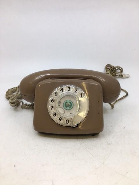 A vintage telephone (776, EET 81/1) (PO, AUTHRISED RELEASE, 21034)