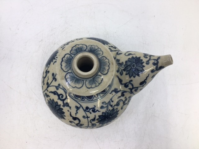 A Qing dynasty Chinese pottery Kendi - Image 3 of 4
