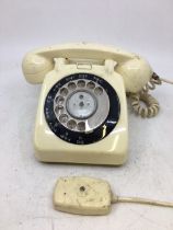 A vintage white bell telephone (706CB, PL62/2)