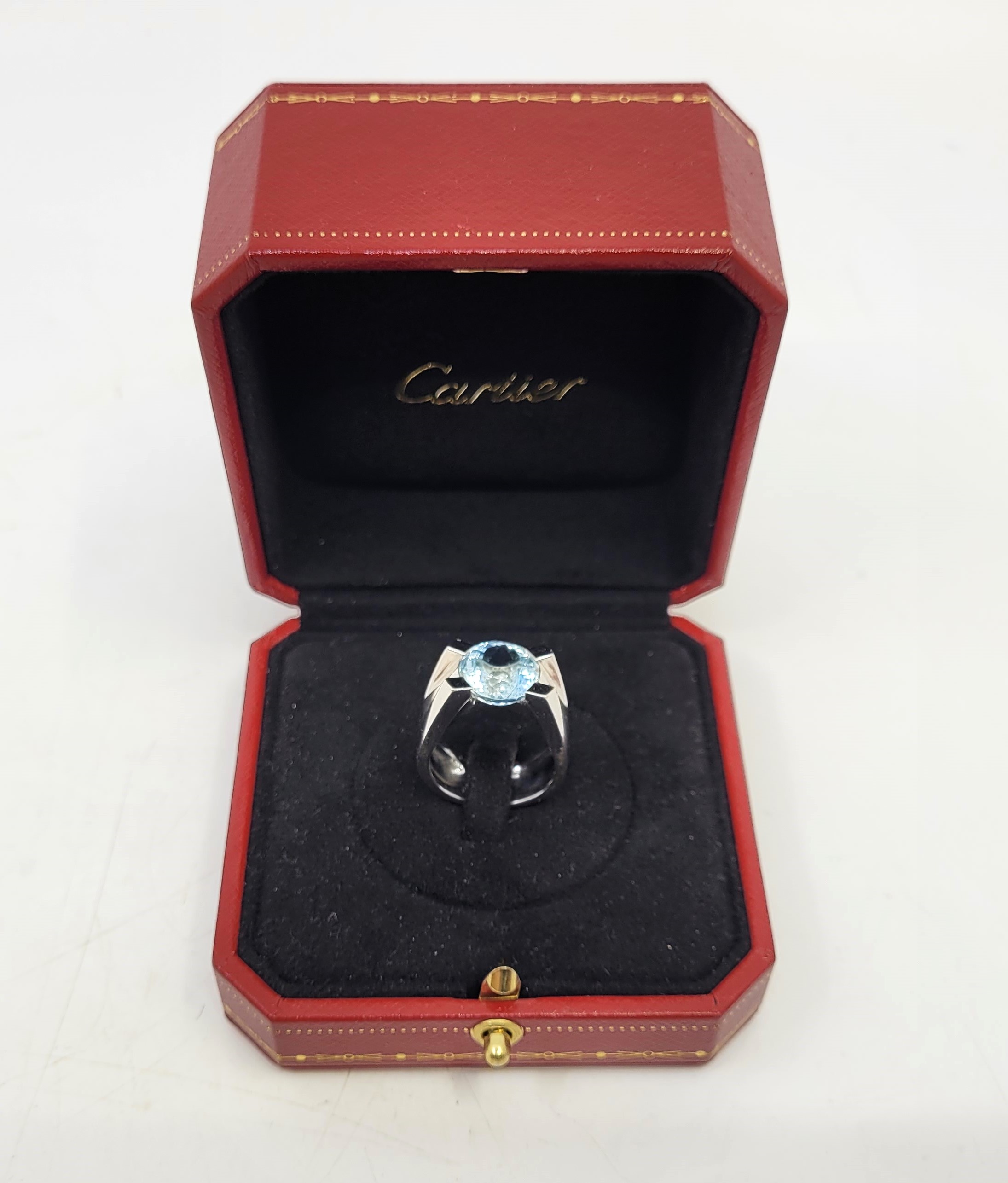 A Cartier 18ct. white gold and aquamarine ring, tension set mixed round cut aquamarine (stone - Image 7 of 8