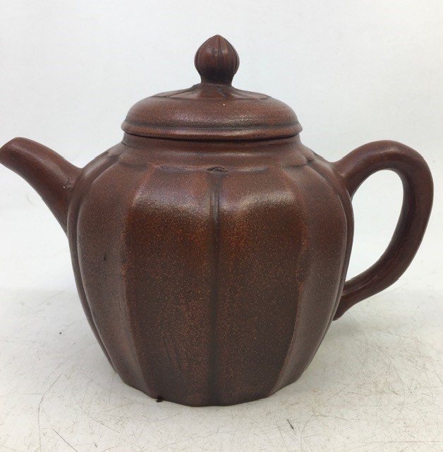 Two Chinese Yixing teapots - Image 4 of 5
