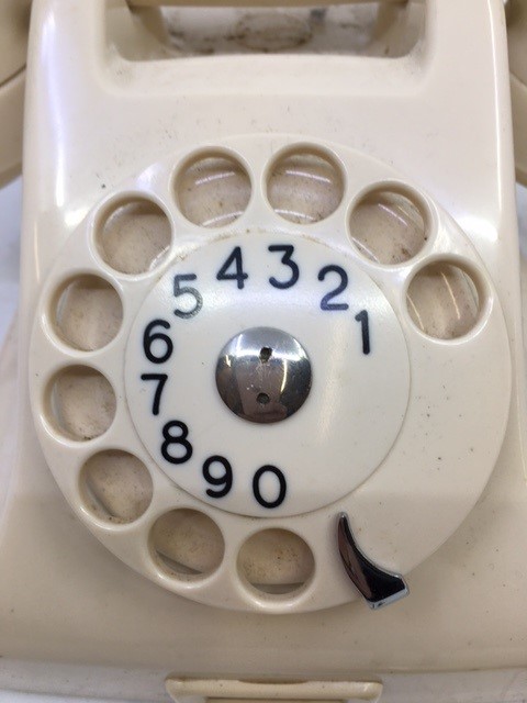 A vintage white bell telephone, (Ericsson) - Image 2 of 4