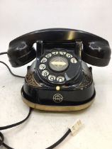 A vintage bell telephone (PROPRIETE DE L'ETAT)