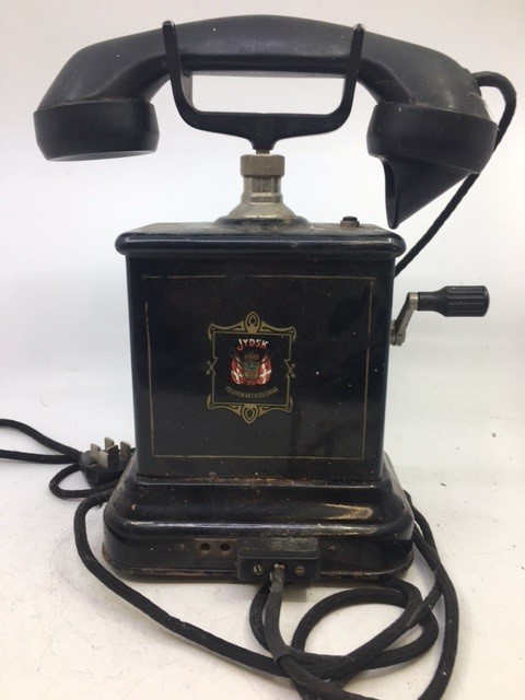 A vintage black telephone (TELEFON AKTIESELSKAB) - Image 3 of 3