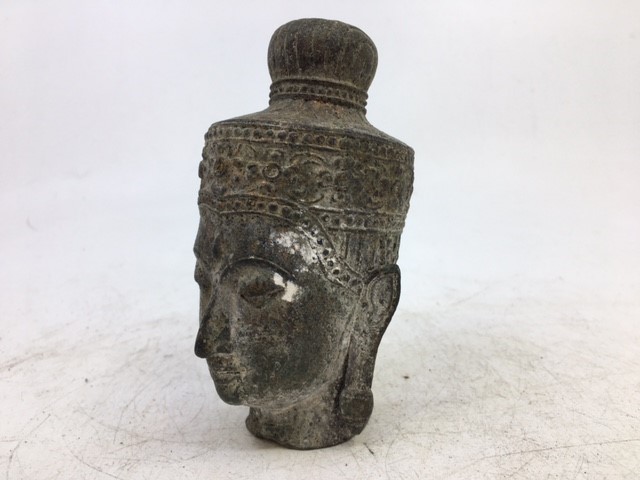 An Asian bronze figure of a head of a deity. H:11cm - Image 2 of 6