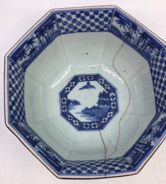 A collection of oriental items to include a Chinese blue and white bowl (a/f), a Chinese earthenware - Image 2 of 6