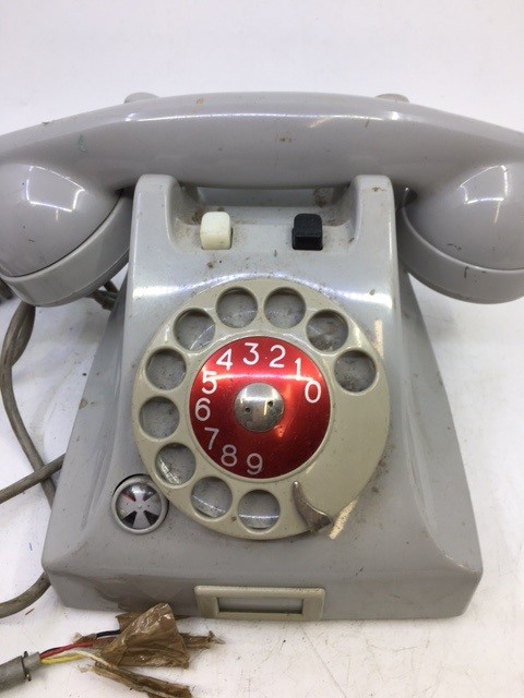 A vintage grey bell telephone (A 002, 9666/08) - Image 2 of 4