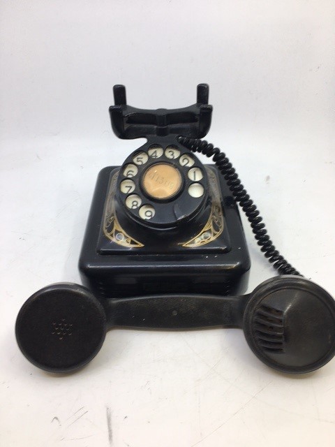 A vintage black bell telephone (Belglque, M F G Company, 2712-A-RB) together with spare parts - Image 2 of 6