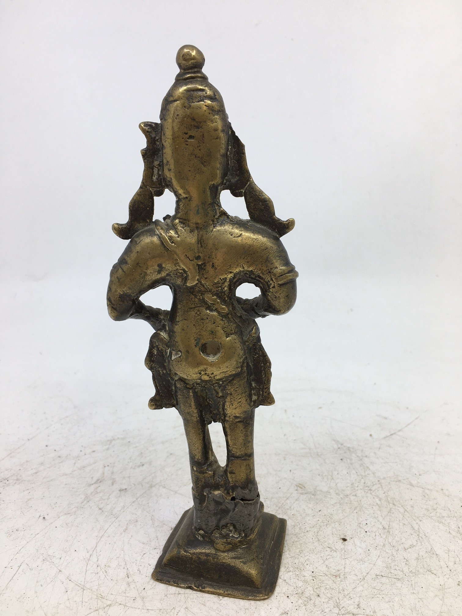 An Indian bronze figure of a deity. H:16.5cm - Image 2 of 4