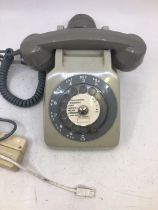 A vintage telephone (PROPAITE DE L'ETAT PTT)