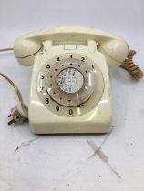 A vintage white bell telephone (L111750 A7 SPL)