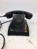 A vintage black bell telephone (CIT)
