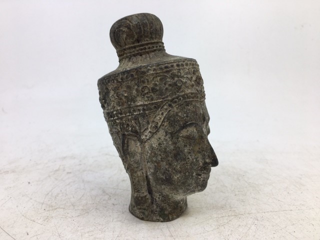 An Asian bronze figure of a head of a deity. H:11cm - Image 3 of 6