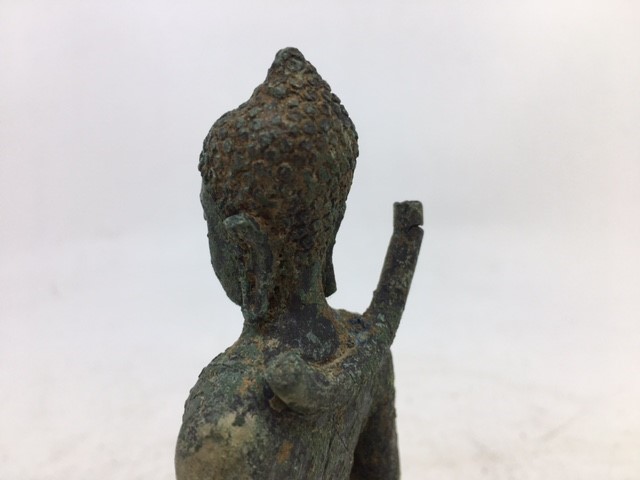 A Chinese bronze figure of Buddha, H:12.5cm (a/f) - Image 4 of 6