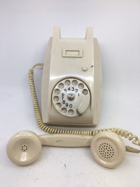 A vintage white bell telephone, (Ericsson) (1143/2/W, FEB-61) - Image 2 of 5