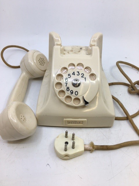 A vintage white bell telephone, (Ericsson) - Image 3 of 4
