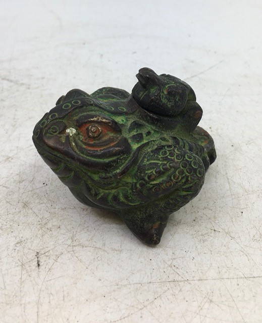 A collection of three Indian bronze items together with a bronze figure of a frog H: 15.5cm ( - Image 6 of 6