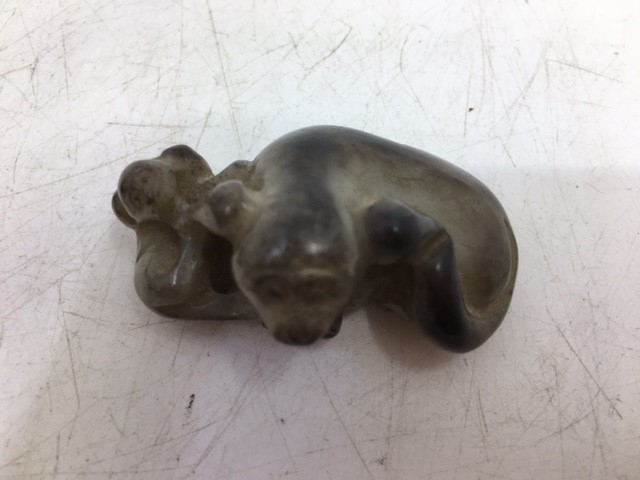 A  Chinese carved jade figure - Image 2 of 4