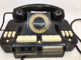 A vintage black telephone (A/F)