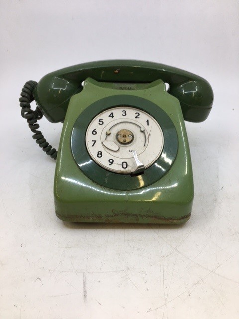 A vintage green bell telephone (746F TGR 74/1), (PO BATCH SAMPLED 0353)