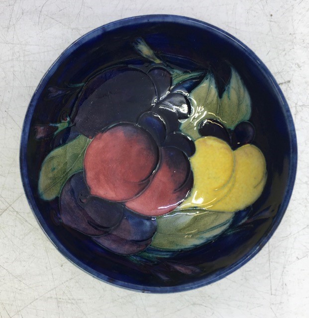 A collection of 20th cent Moorcroft pottery  bowls. Diameter: 13.5cm (largest) - Image 6 of 7