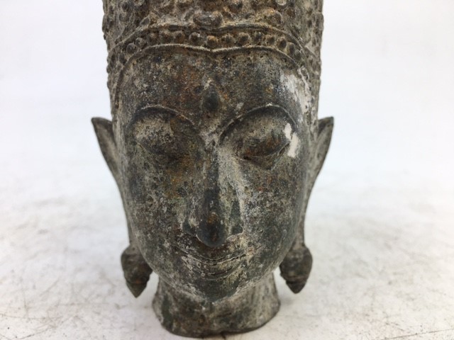 An Asian bronze figure of a head of a deity. H:11cm - Image 4 of 6