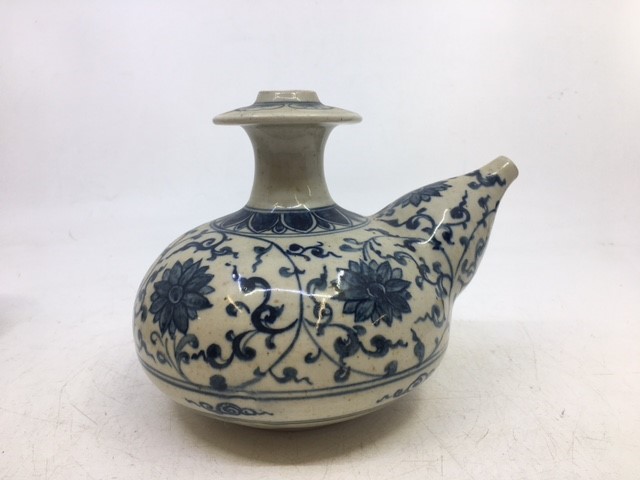A Qing dynasty Chinese pottery Kendi - Image 2 of 4