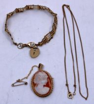 Selection of 9ct Gold Jewellery.  To include a 9ct Gold Multi-functional Cameo Brooch/Pendant, 9ct