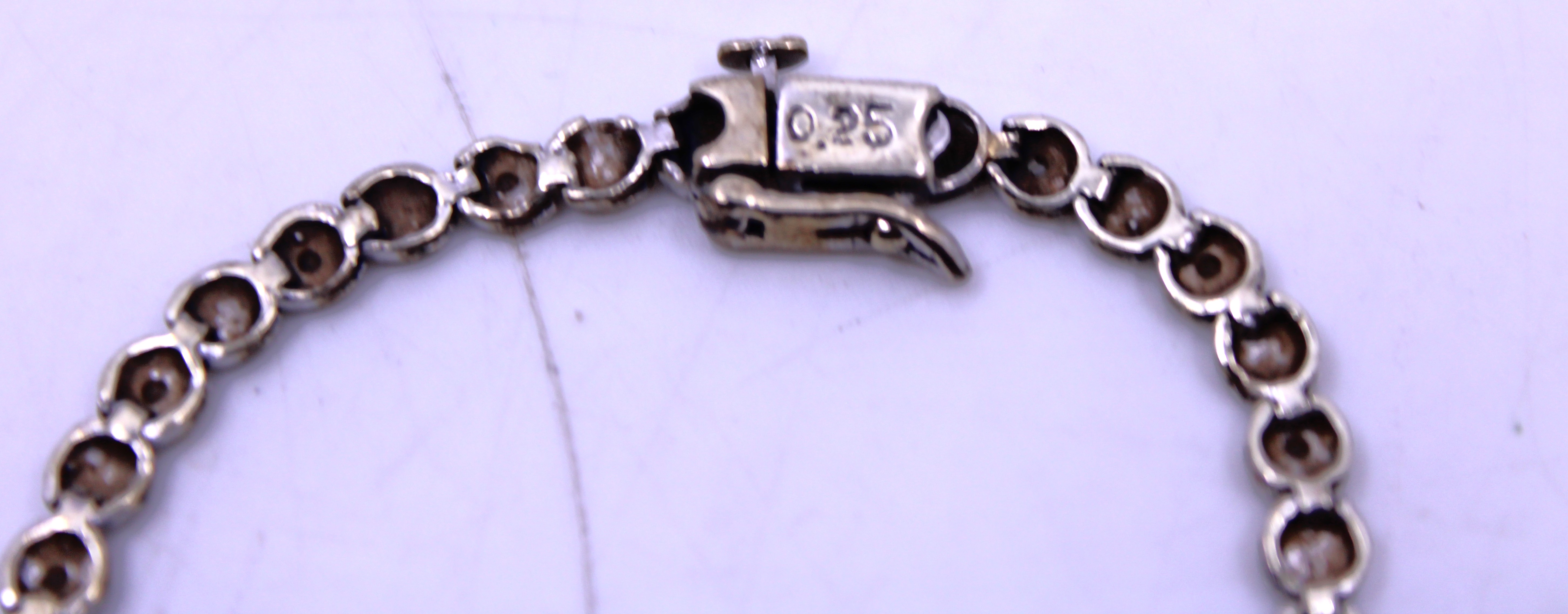 9ct White Gold 0.25ct total Diamond Bracelet.  The bracelet is hallmarked "375" for 9ct Gold and " - Image 3 of 3