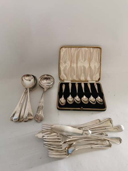 Set of Sterling silver teaspoons in case together with silver plated cutlery. (1)
