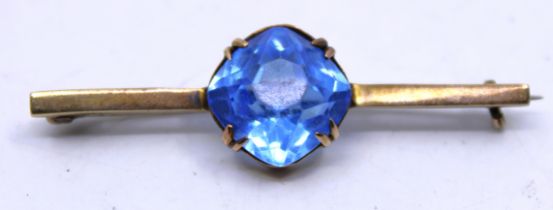 9ct Yellow Gold Cushion shaped Blue Paste Stone Bar Brooch.  The Blue Paste stone measures approx.