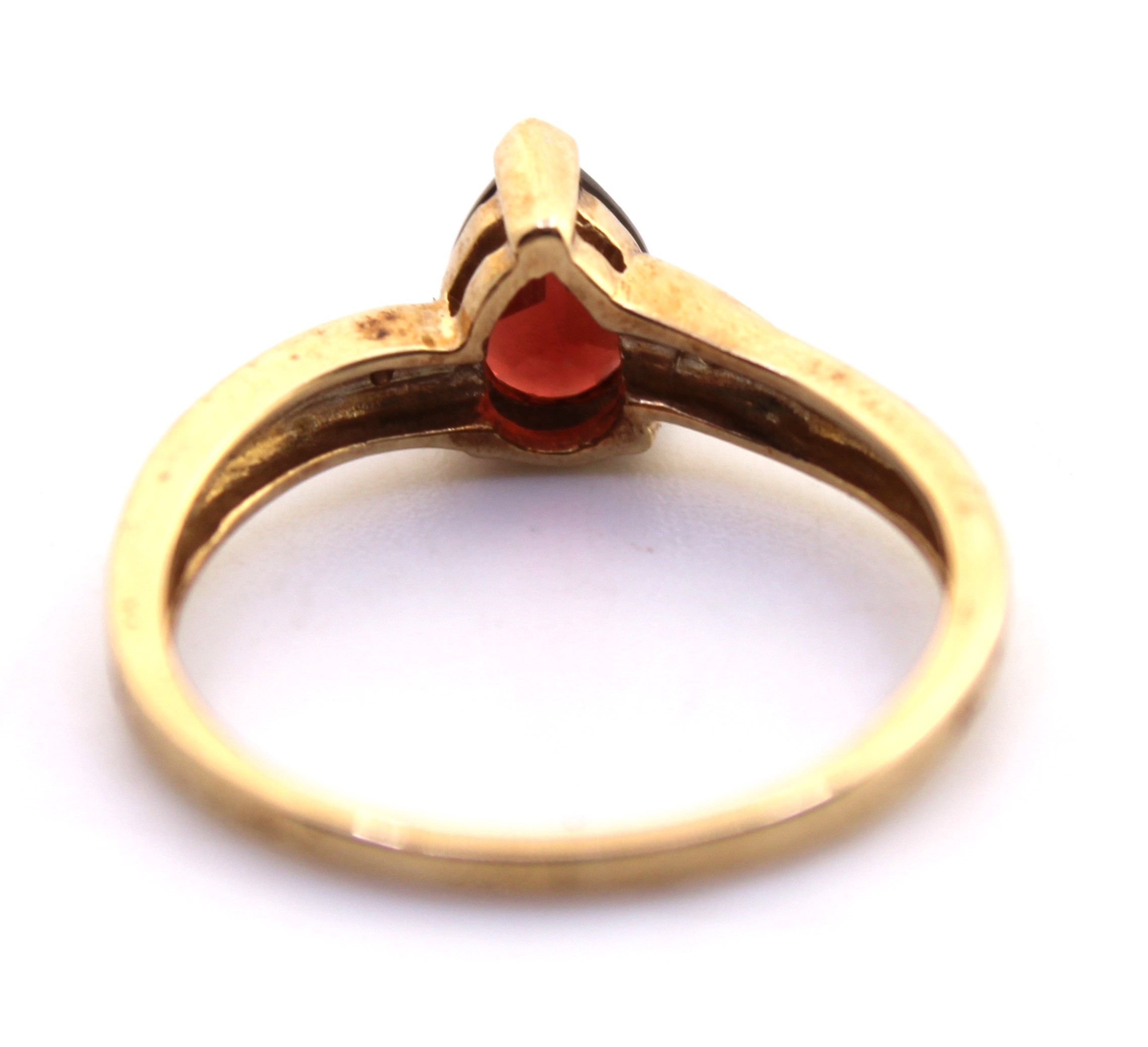 9ct Yellow Gold Pear Cut Garnet and Diamond Ring.  The Garnet measures approx. 7mm in length and - Image 3 of 3