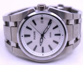 Men's Pulsar Quartz Watch. Boxed.  The watch round face measures approx. 38mm width x 38mm