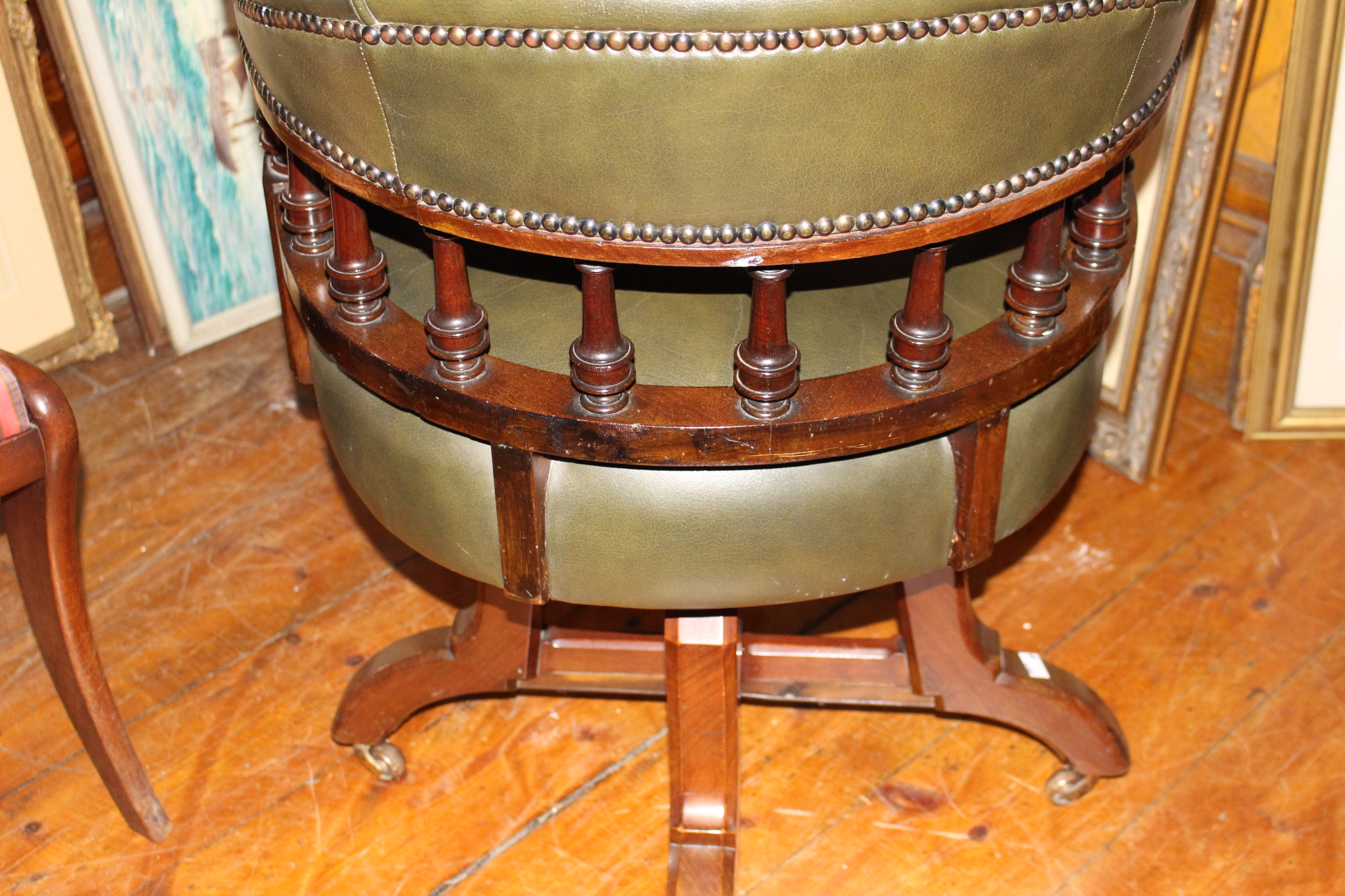 Green swivel captains chair. Some marks to front seat and arm. - Image 4 of 5