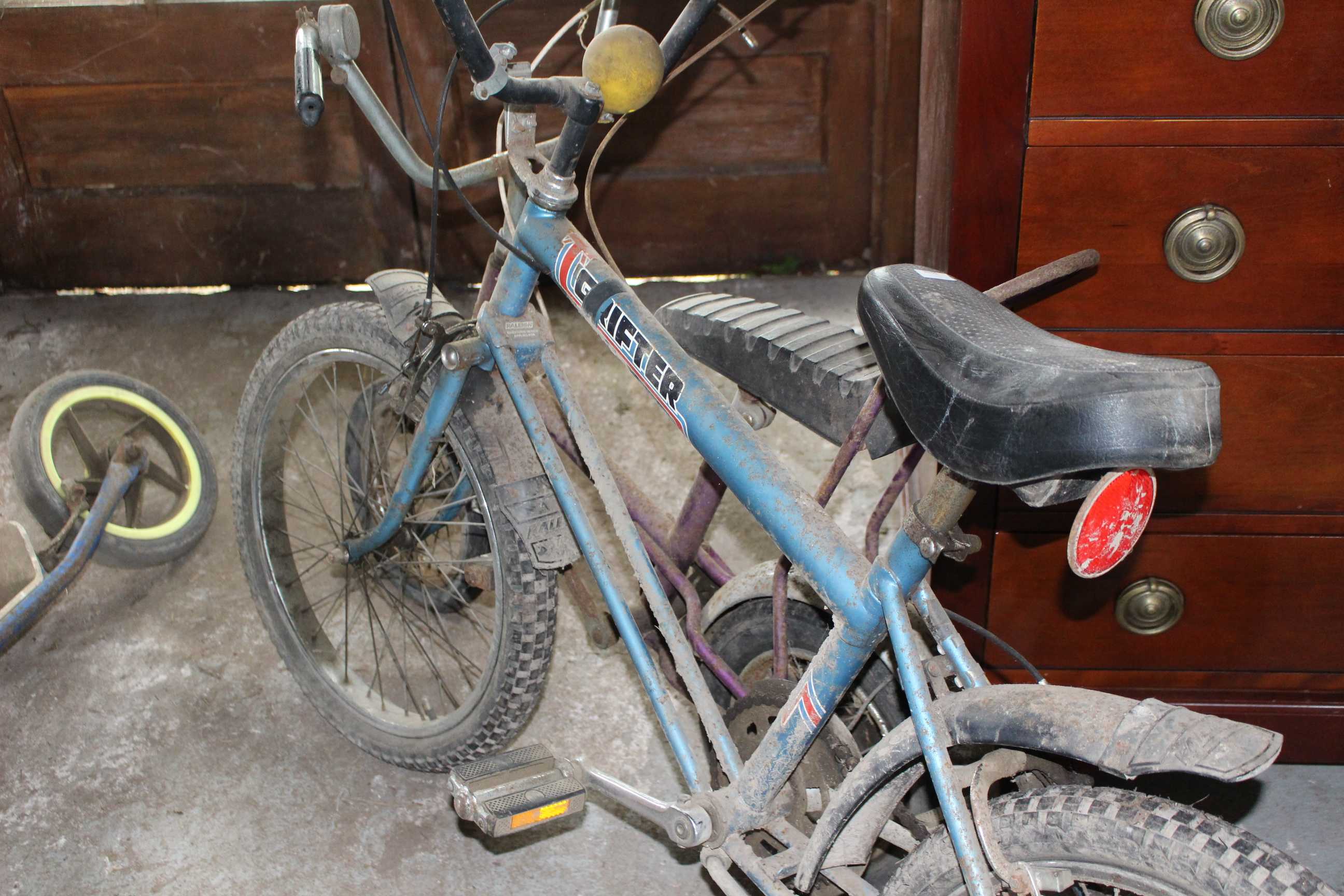 3 x Vintage Childrens pushbikes and 1 x Childrens scooter, to include 1 x Raleigh Budgie and 1 x - Image 2 of 5