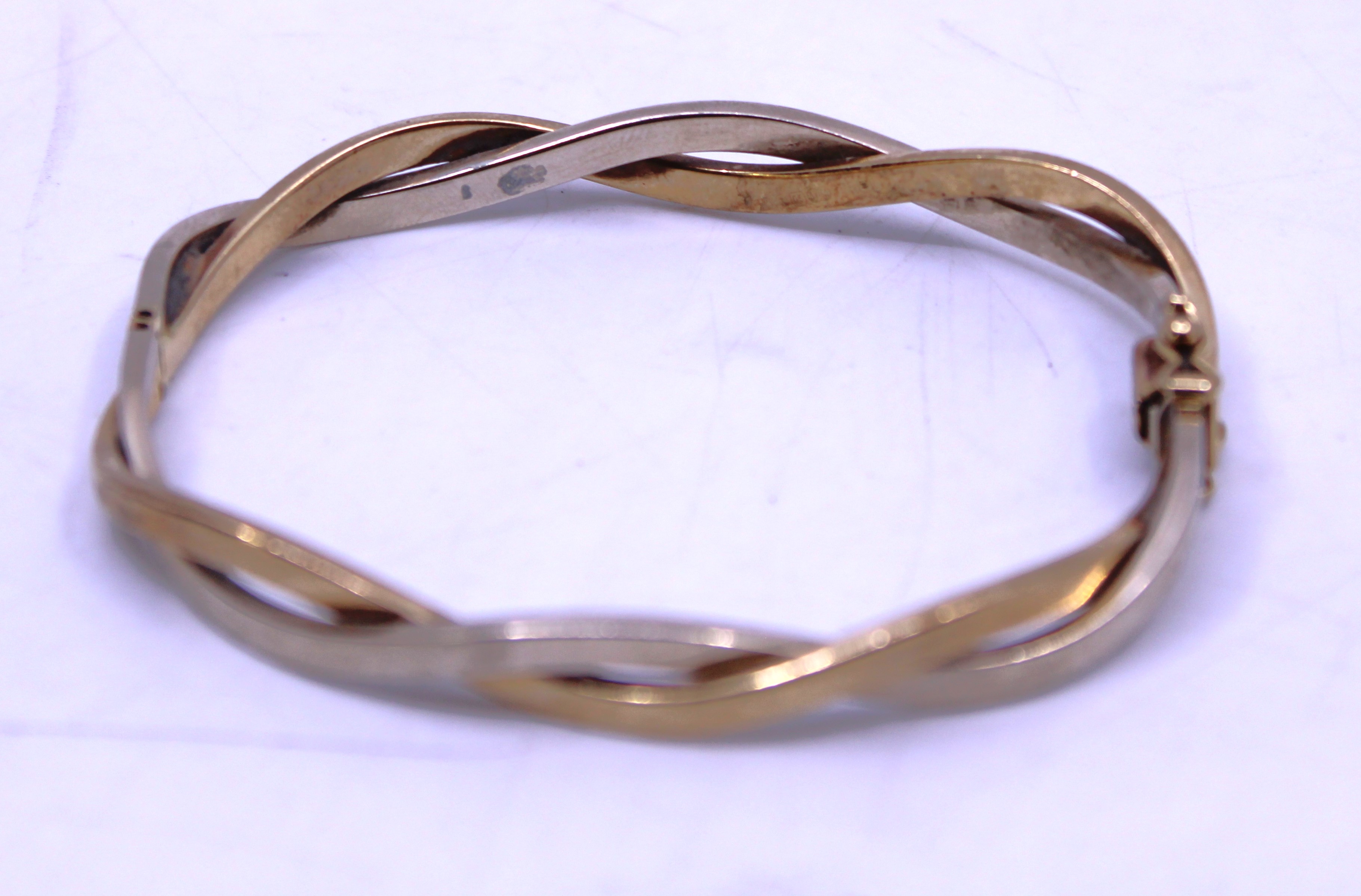 9ct Yellow & White Gold Twist Design Bangle (Hinged).  The Bangle is hallmarked "375" for 9ct Gold. - Image 2 of 3