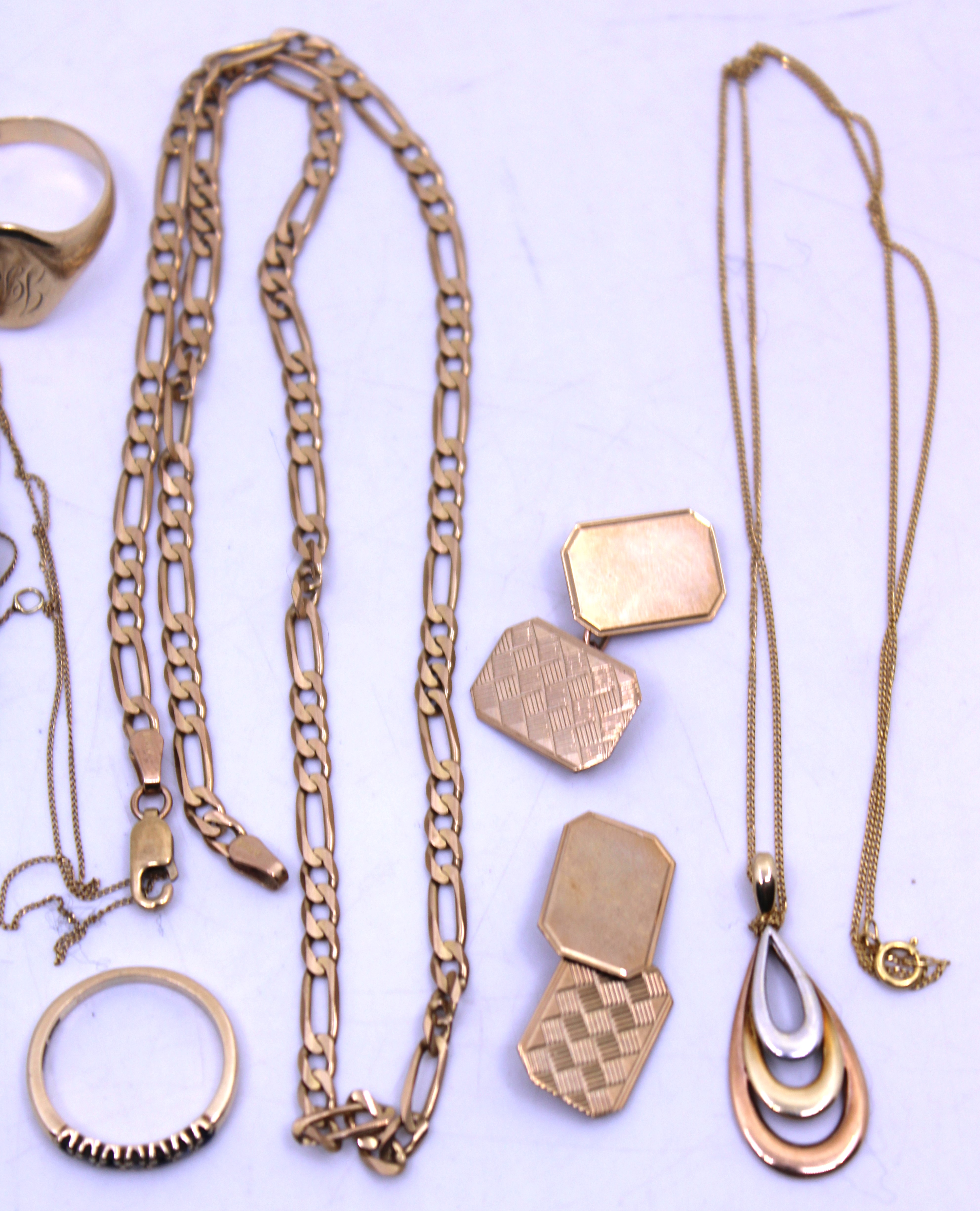 Selection of 9ct Gold Jewellery. Some broken Gold. To include; Chains, Rings such as two Sapphire - Image 3 of 3