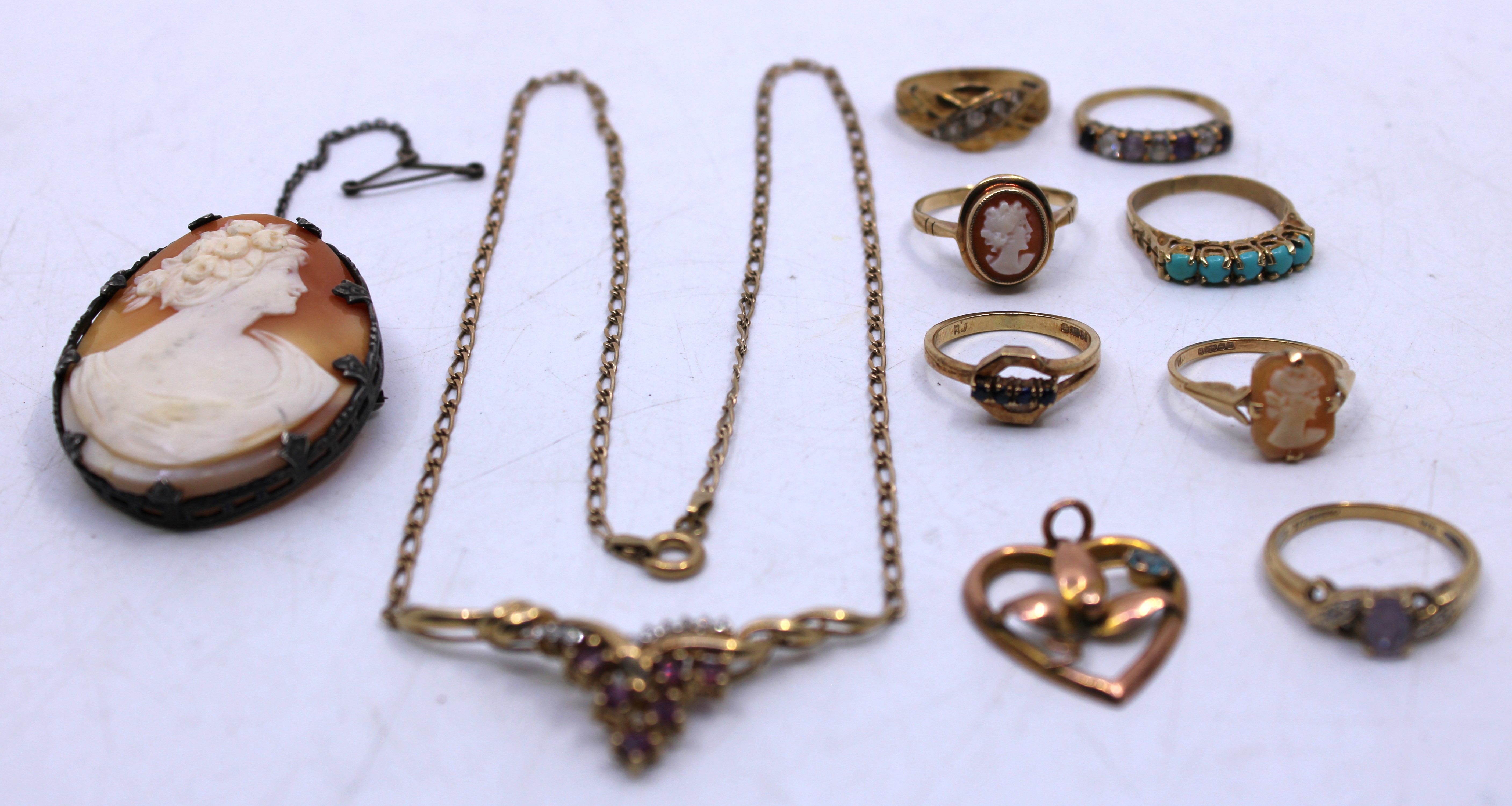 Selection of 9ct Gold Jewellery and a Sterling Silver Cameo Brooch.  To include Seven 9ct Gold